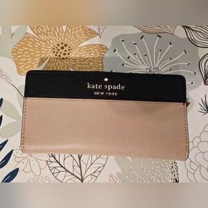 Kate Spade Staci Large Slim Bifold Wallet. Color Warm Beige/black